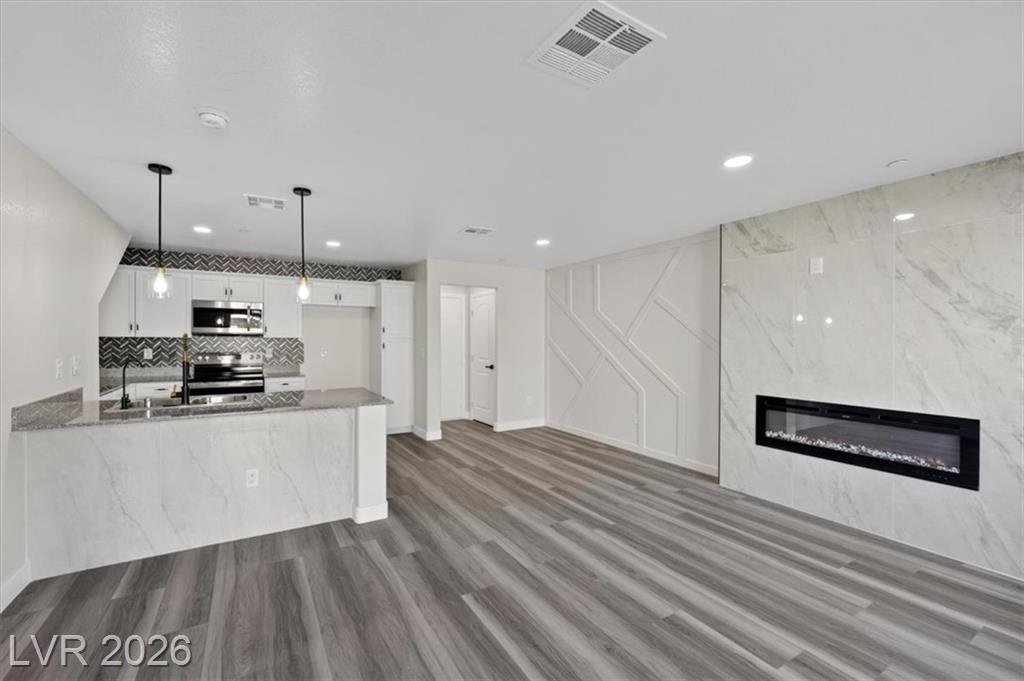 SAY☆715ページです。 6811 Sage Gold Court, North Las Vegas, NV 89086 · $324,900 · 1352